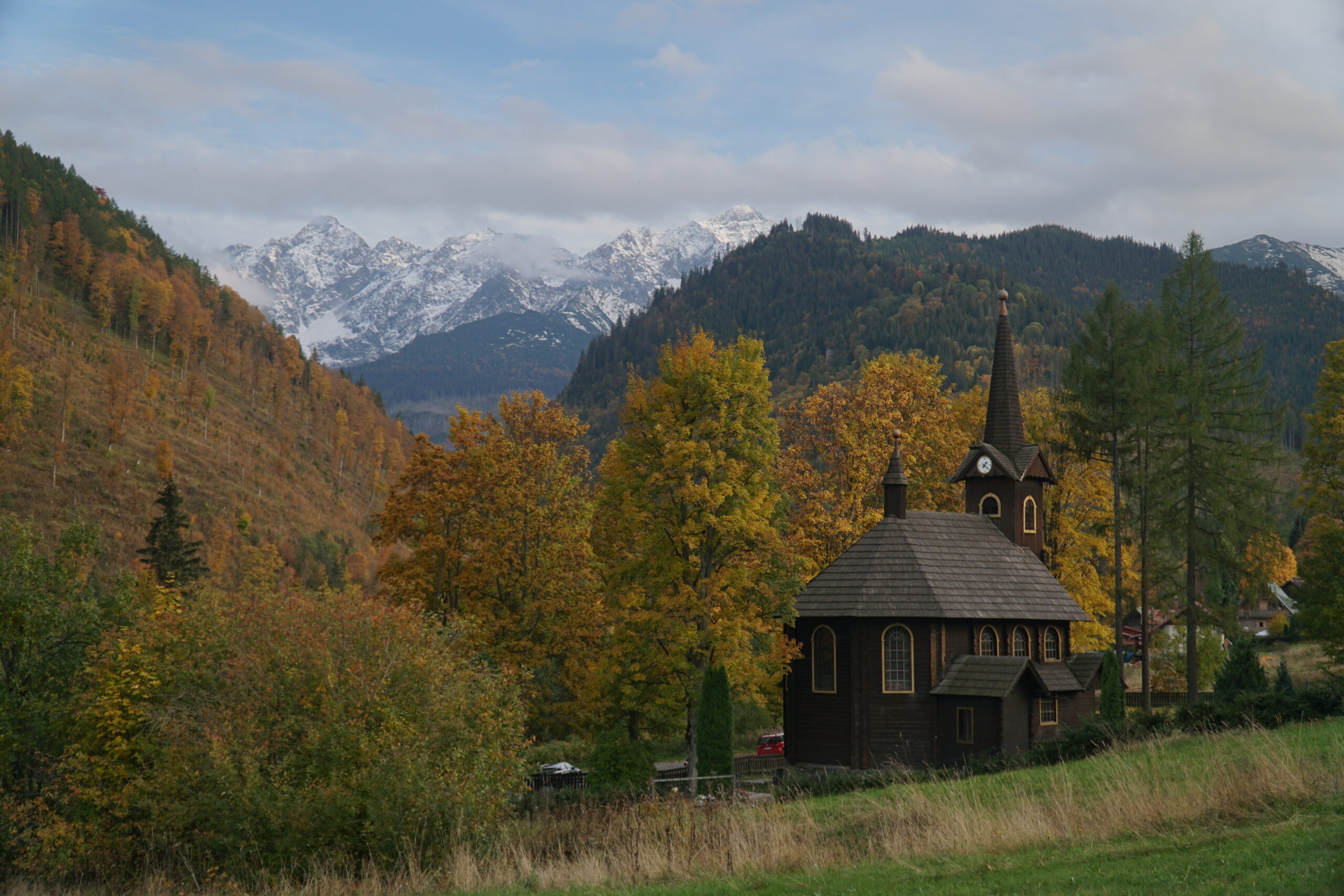 Tatrzańska Jaworzyna i kościółek z widokem na Tatry Wysokie, oferta wycieczki